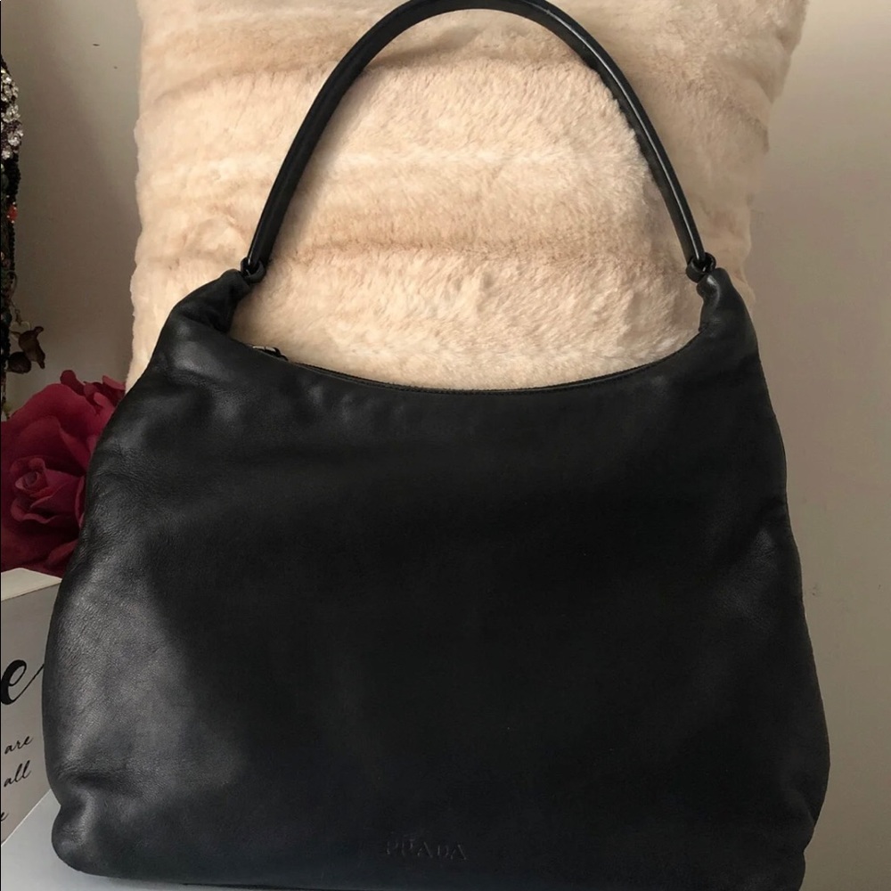 VINTAGE LEATHER PRADA 👜